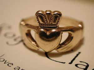 Claddagh Ring Wikimedia Commons