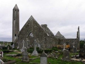 Kilmacduagh Abbey Photo: Borvan53  Wikimedia Commons