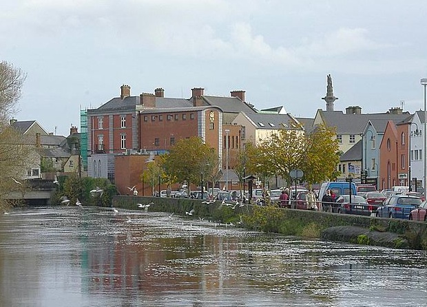 Ennis.  Wikimedia Commons 