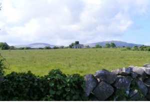 Newtown House, Duras  Photo: A McCarron Wikimedia Commons