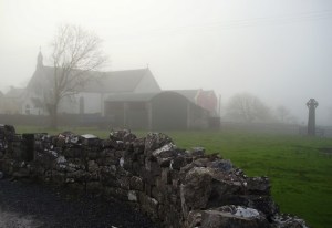 Church of St.Fachta and one of the Kilfenora High Crosses Photo: Eirian Evans Wikimedia Commons